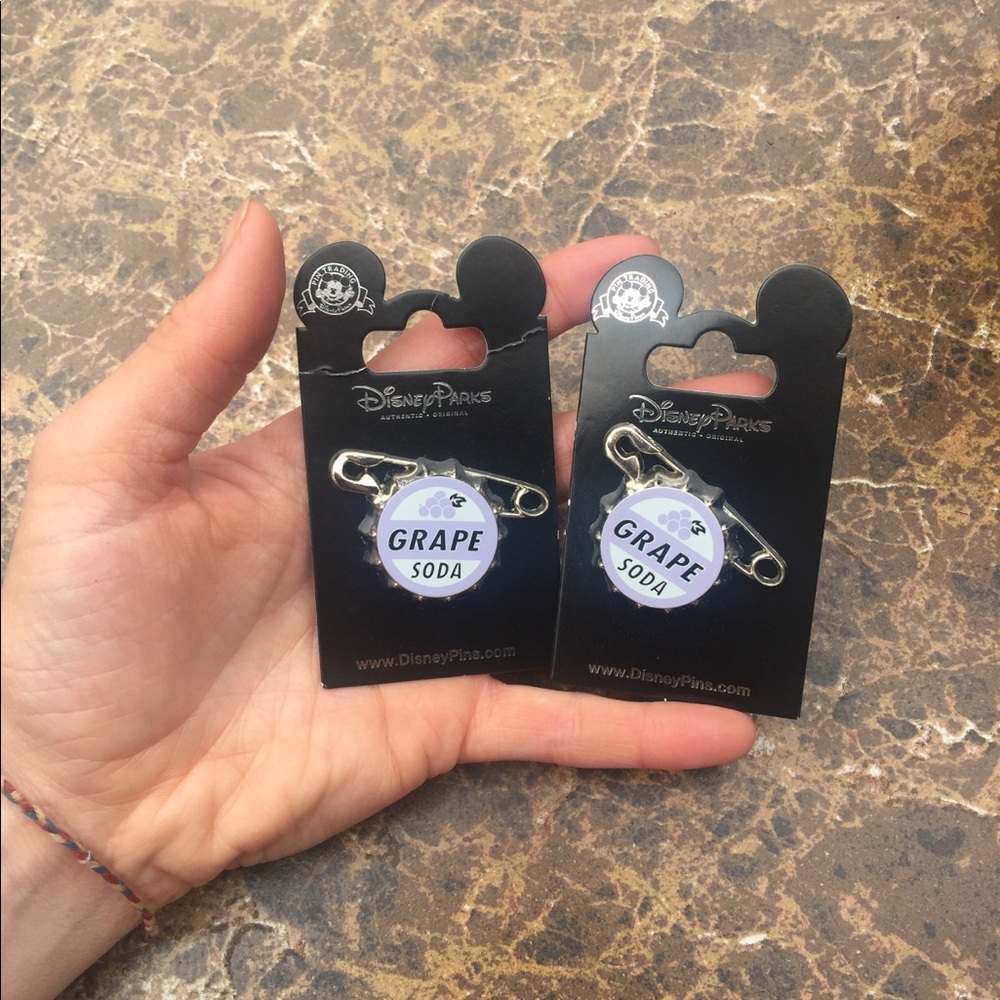 UP🎈Grape soda pins (2)